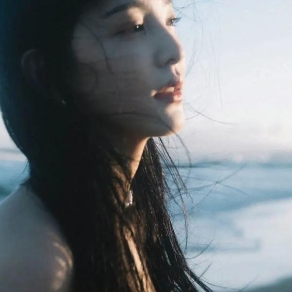 爬上山